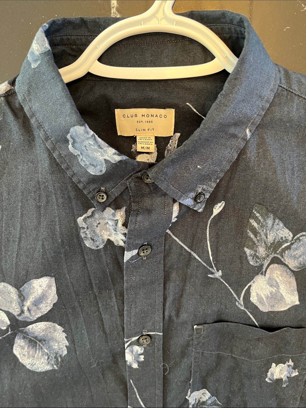 Club Monaco Navy Floral Print Button-Down Shirt (PtoP=21inch)